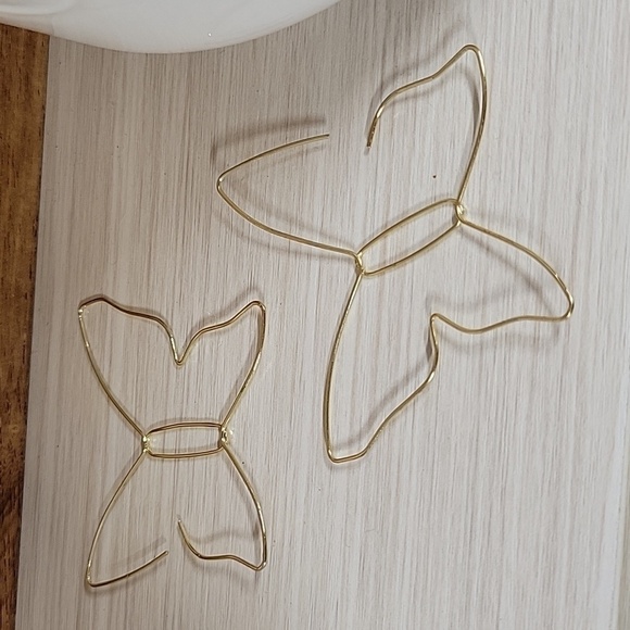 Oversized Butterfly Threader Style Earrings - Picture 5 of 6